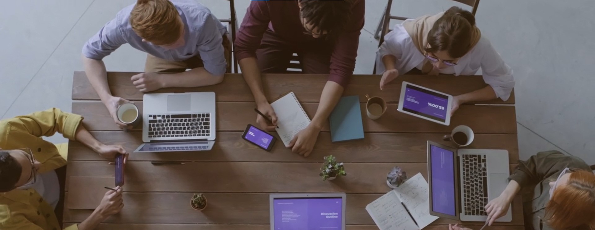 Uspješan sastanak s klijentima na kojem smo razvili web stranicu koja im je unaprijedila poslovanje.